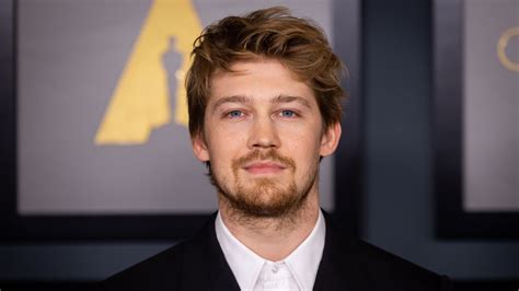 Joe Alwyn S Net Worth Is 100 Times Less Than Taylor Swift S What He Earns Laptrinhx News