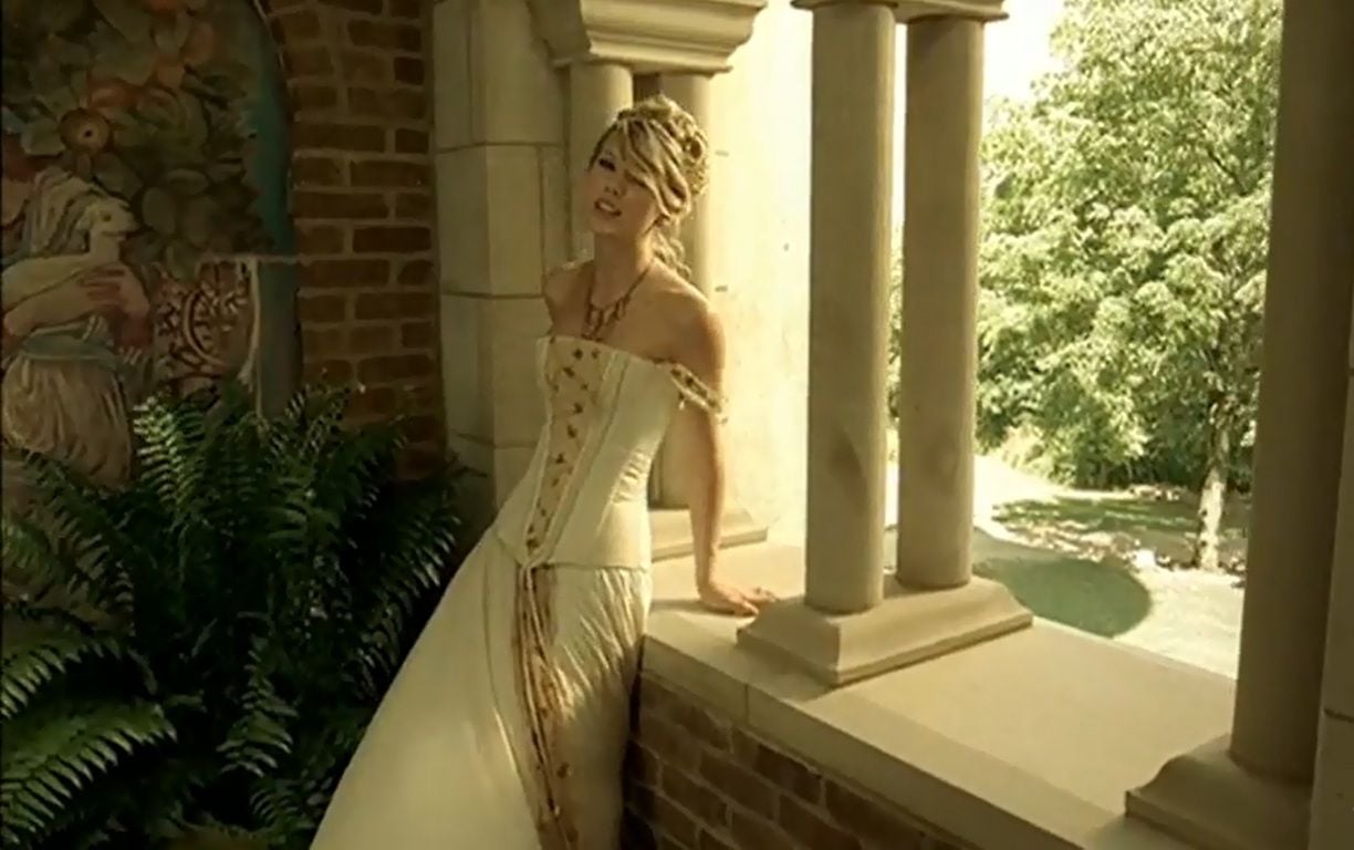 Love Story Taylor Swift Balcony