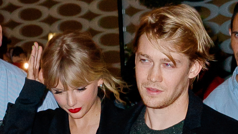 The Shady Side Of Taylor Swift Amp 39 S Ex Joe Alwyn Is No Secret Anymore