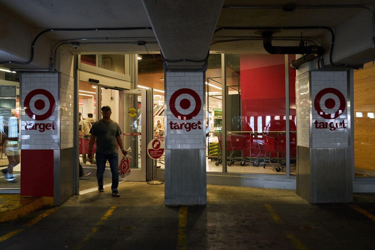 Walmart Wmt Target Tgt Flash Warning As Us Consumer Spending