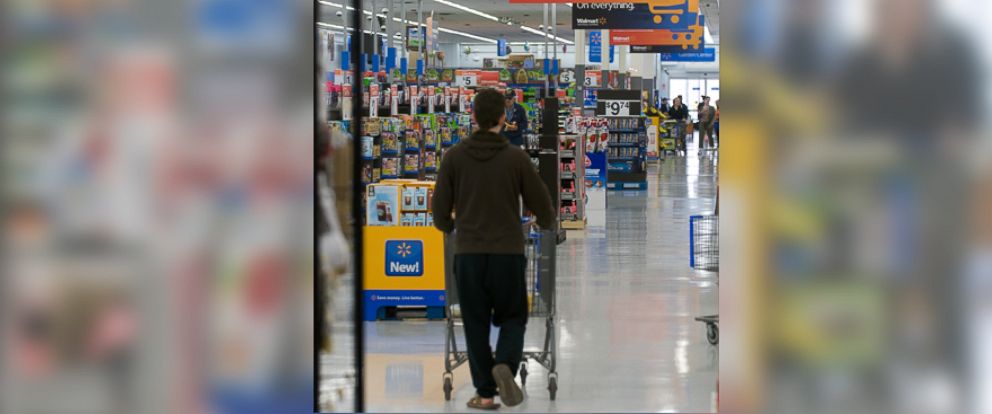 Why Walmart May Restore Its Greeters To The Frontlines Abc News